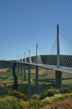 panoramica viaducto de millau francia
